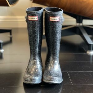 Hunter 'Original Gloss' Rain Boot in sparkle black. Girls size 2